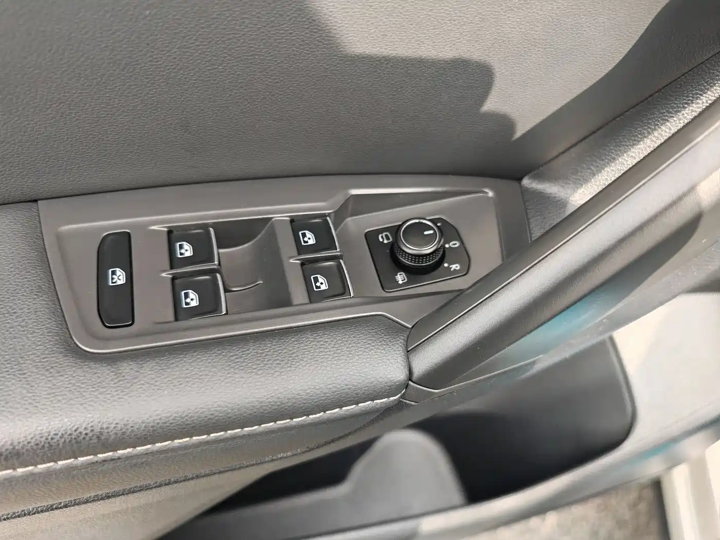 Volkswagen Tiguan L 2019 330TSI Automatic 2WD Panorama Comfort Edition China VI фото 22