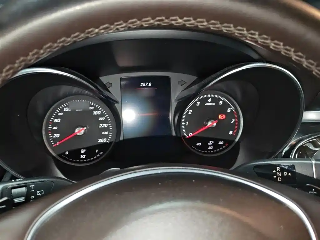 Mercedes-Benz GLC 2018 GLC 260 4MATIC Dynamic фото 4