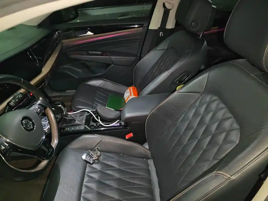 صورة 8 - Volkswagen Passat