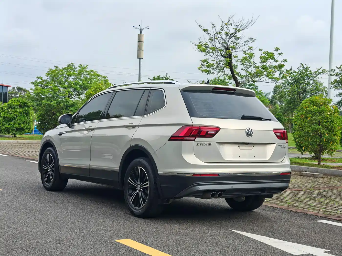 Volkswagen Tiguan L 2019 330TSI Automatic 2WD Panorama Comfort Edition China VI фото 4