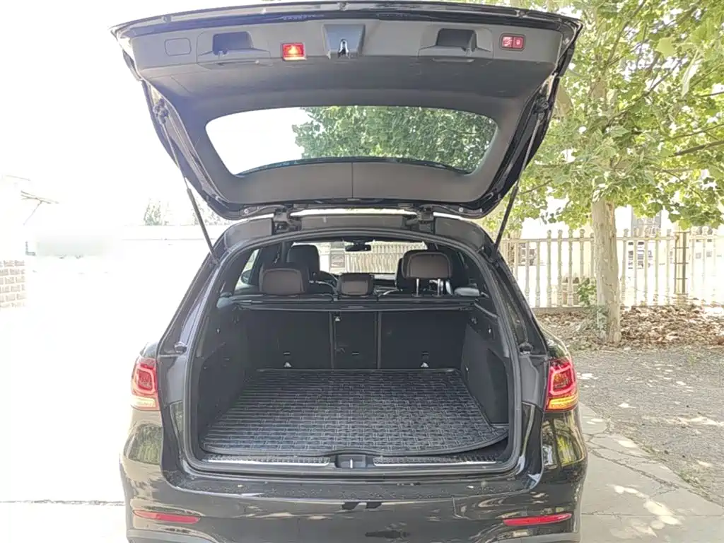 MERCEDES-BENZ GLC