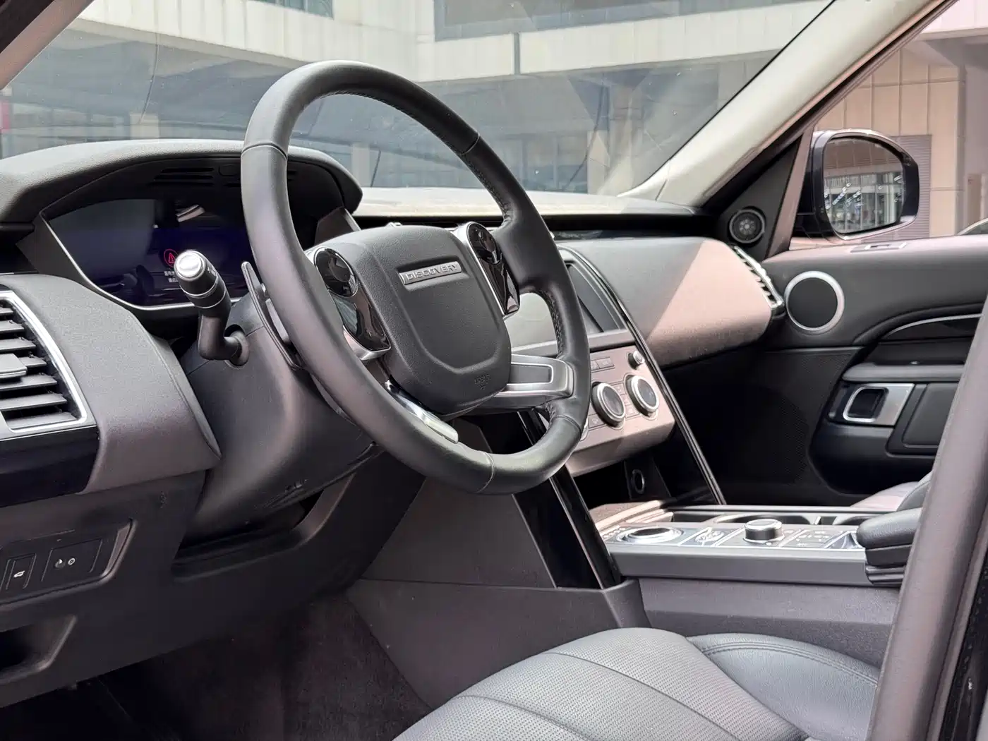 Land Rover Discovery 2020 3.0 SC V6 SE фото 7