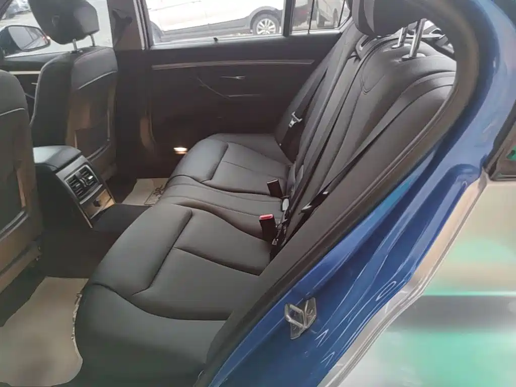 BMW 3 Series 2017 320Li M Sport фото 17