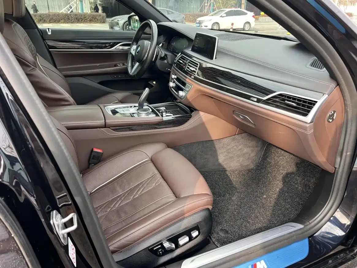 BMW 7 Series 2021 Model 730Li M Sport Package фото 11
