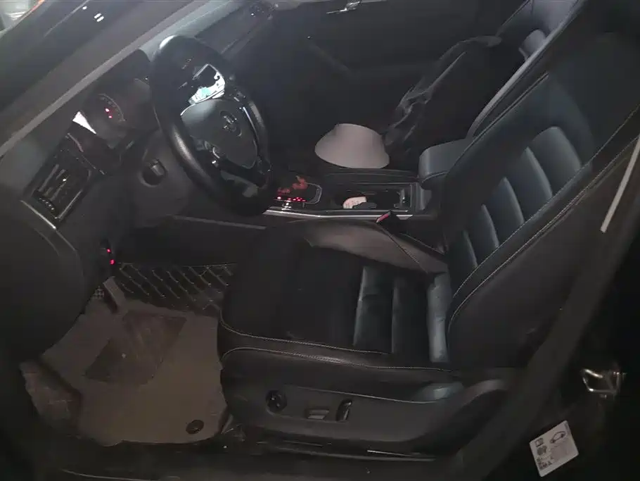 Volkswagen Passat 2016 330TSI DSG Honor Edition фото 9