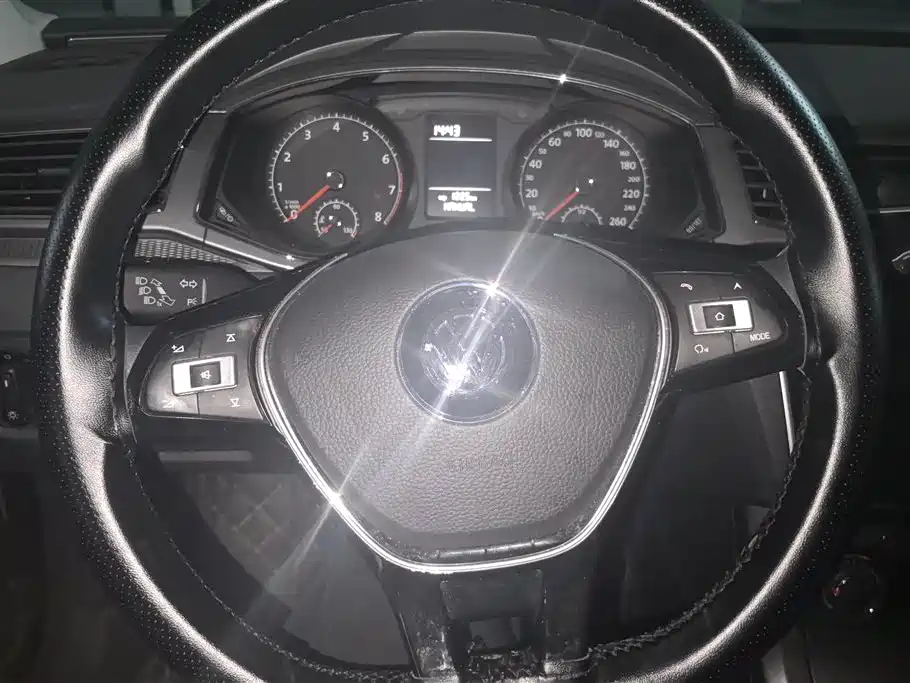 Volkswagen Passat 2016 330TSI DSG Honor Edition фото 15