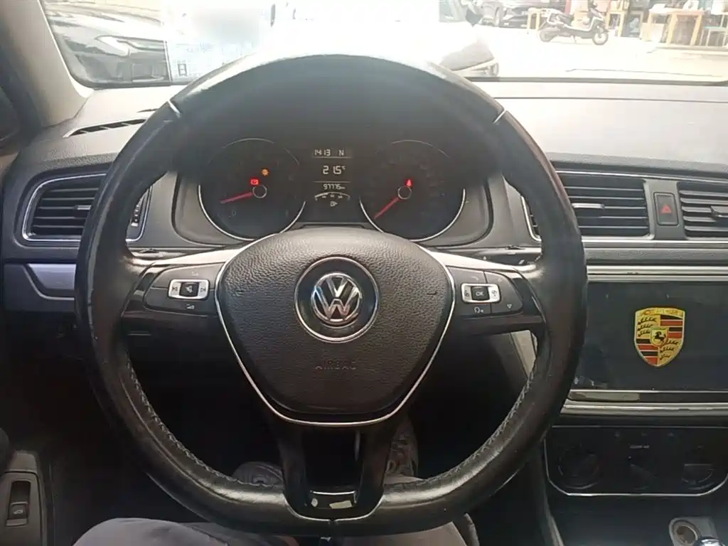 Volkswagen Lavida 2017 1.6L Automatic Comfort Edition фото 11