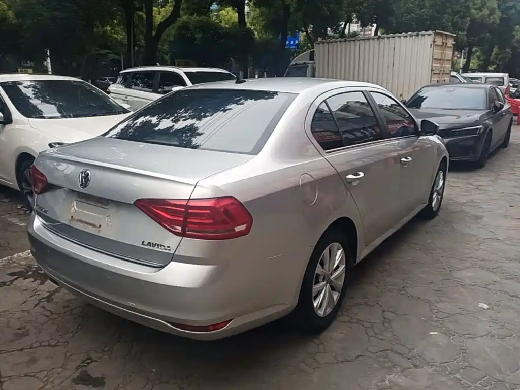 Volkswagen Lavida 2017 1.6L Automatic Comfort Edition фото 7