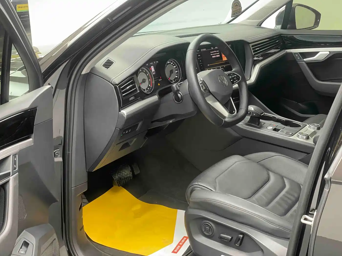 Volkswagen Touareg 2021 2.0TSI Pilot Special Edition фото 14