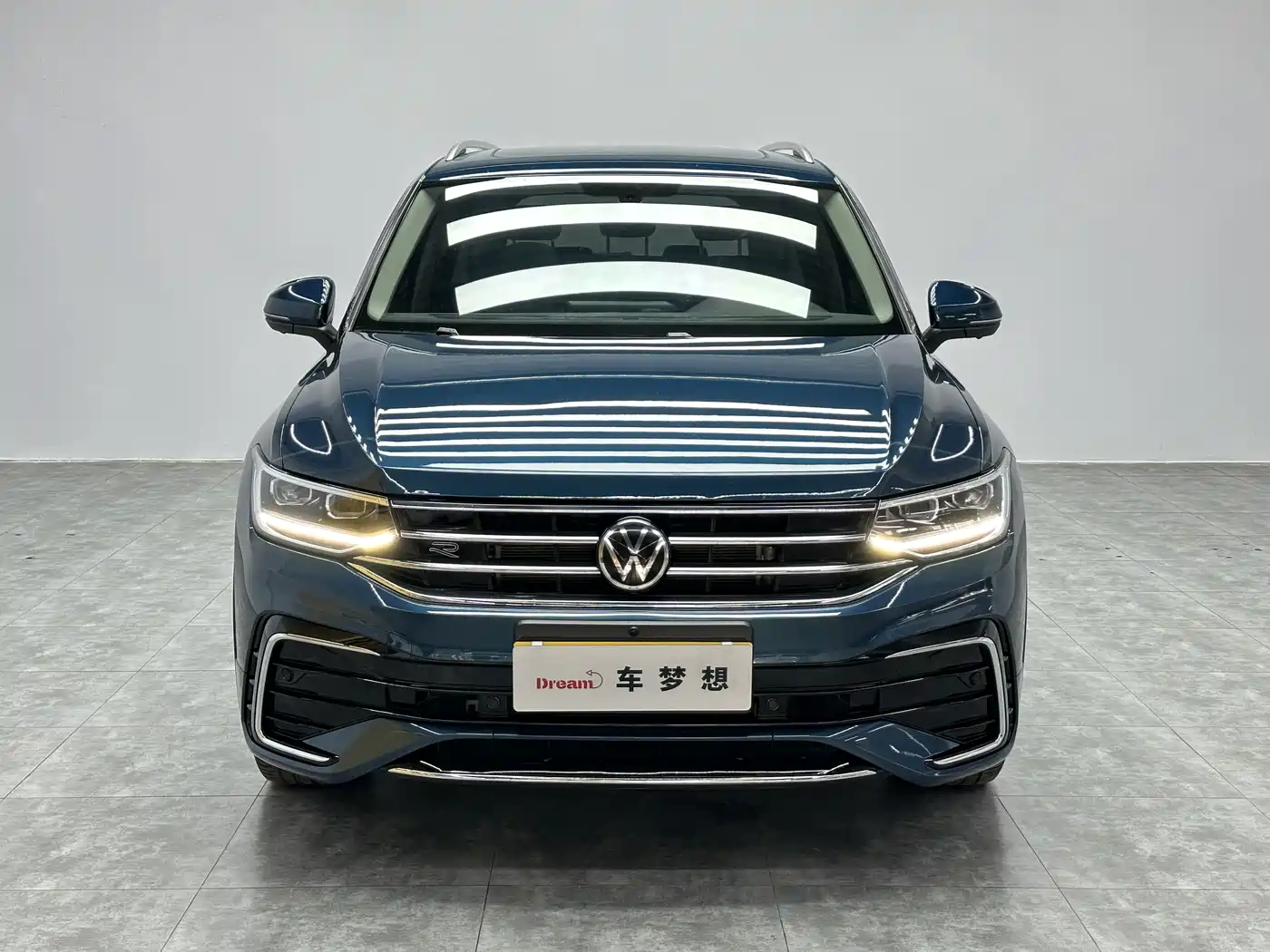 Volkswagen Tiguan L 2022 380TSI Automatic 4WD R-Line Cross Edition 7-Seater фото 2
