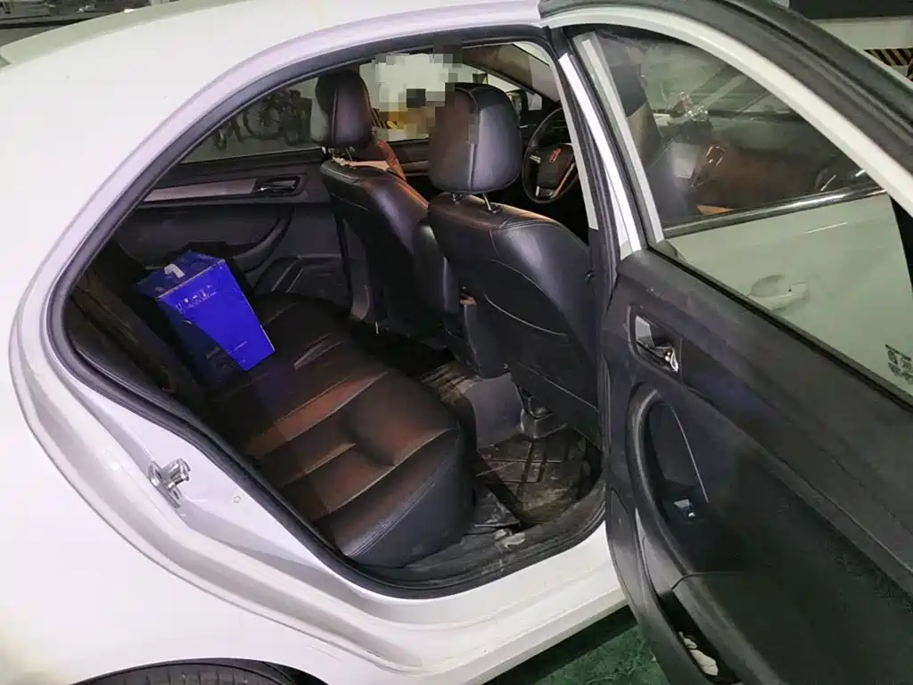 Фото 11 - Roewe 360