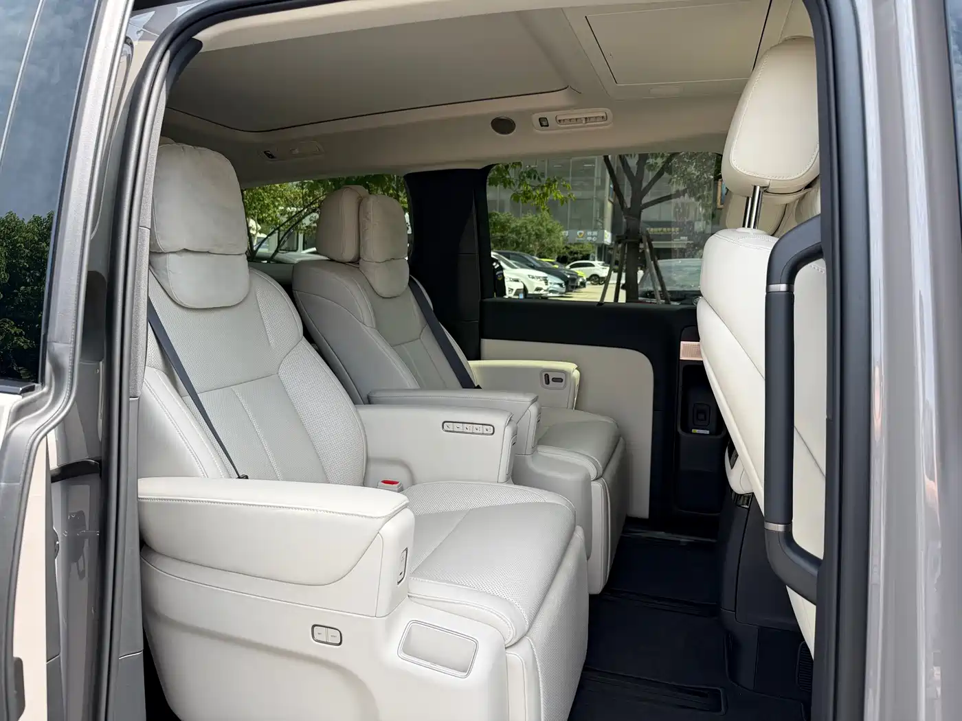 Li Auto MEGA 2026 2025 Model Home Family Special Edition