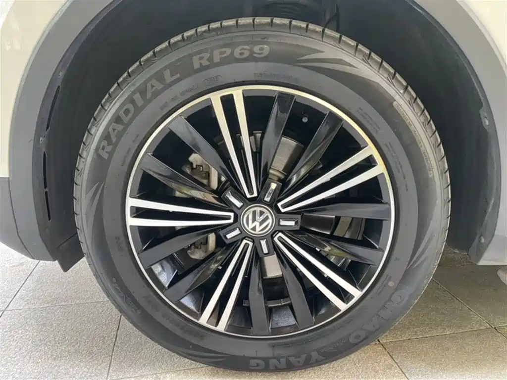 Volkswagen Tiguan L 2019 330TSI Automatic 2WD Panorama Comfort Edition China VI фото 17
