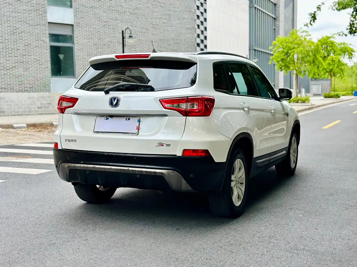 Фото 6 - Changan CS75