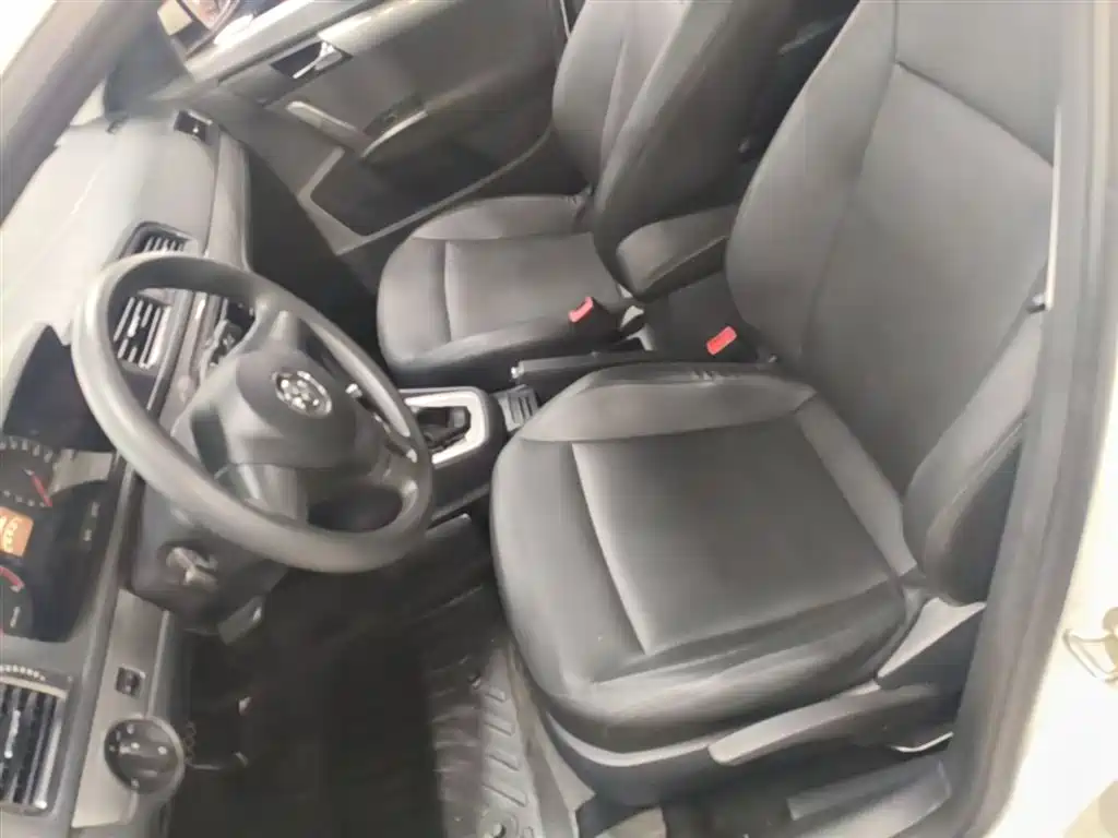 Volkswagen Lavida 2017 1.6L Automatic Comfort Edition фото 15