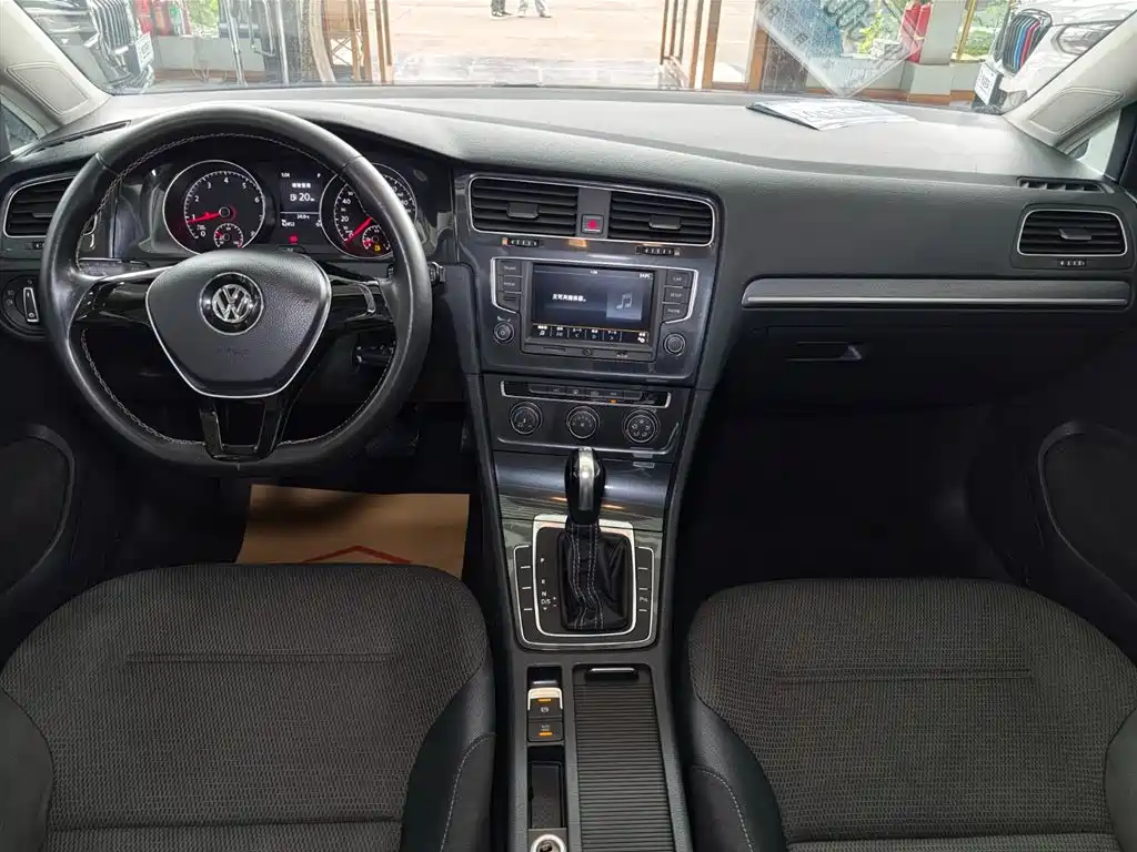 Volkswagen Golf 2017 230TSI Auto Comfort Millionth Anniversary Edition фото 14