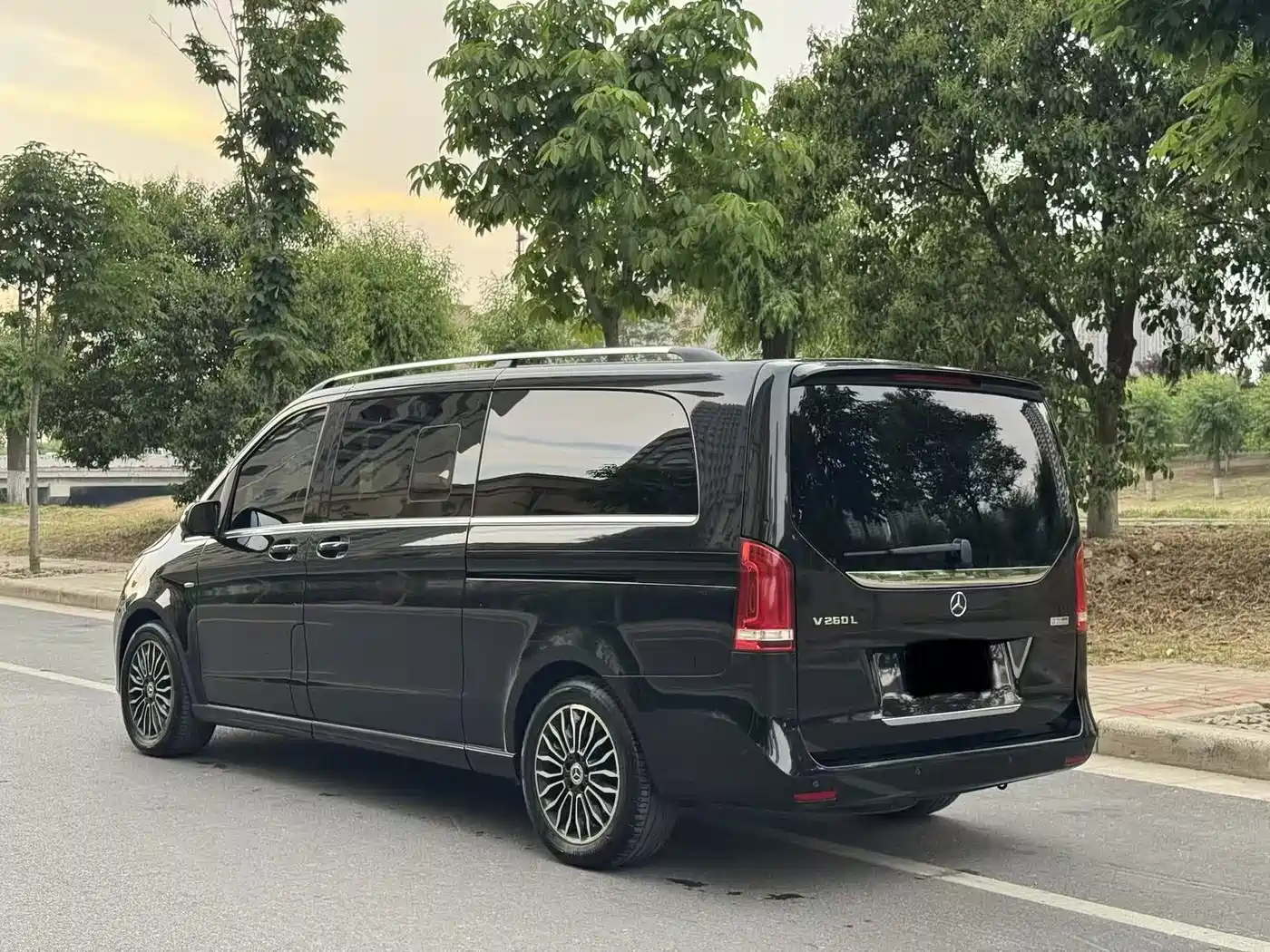 Mercedes-Benz V-Class 2018 V 260 L Premium Long Wheelbase Edition China VI фото 6