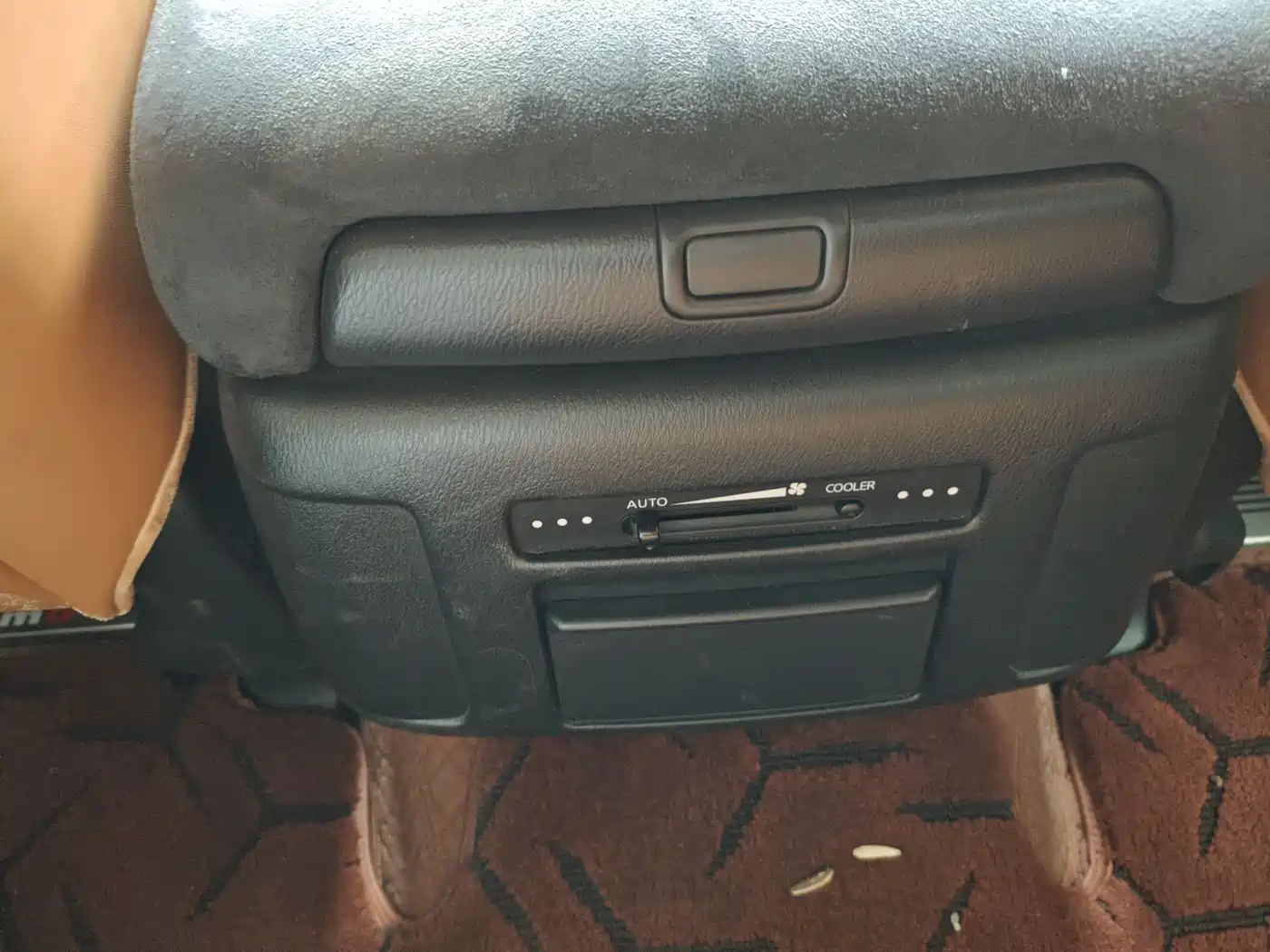 Nissan Patrol 2018 4.0L Leadership фото 18