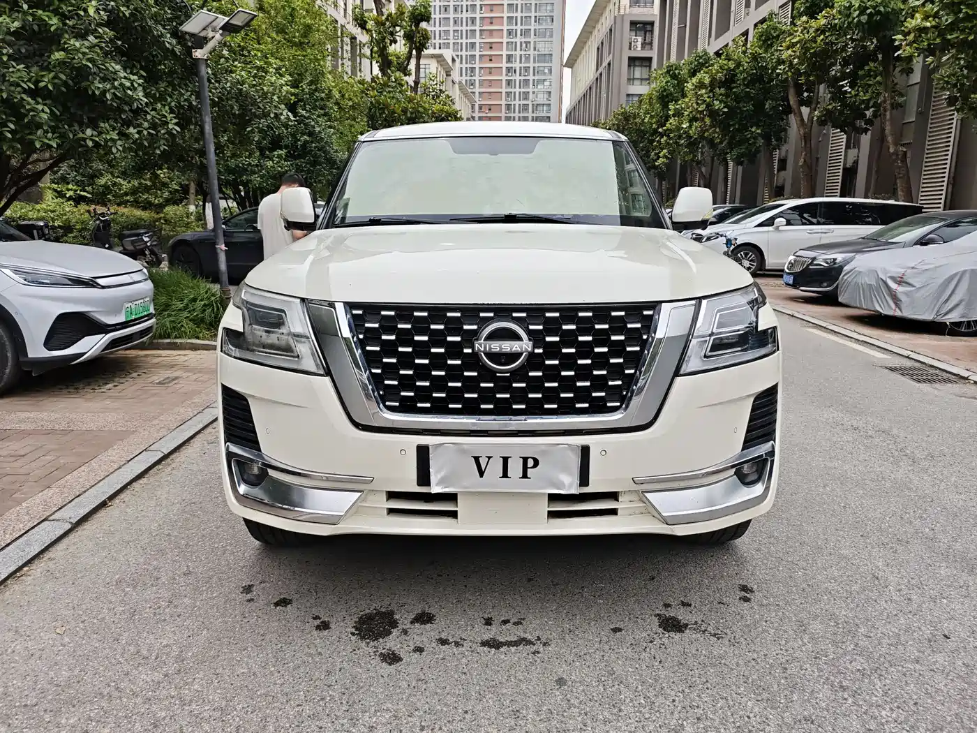 Nissan Patrol 2018 4.0L Leadership фото 2