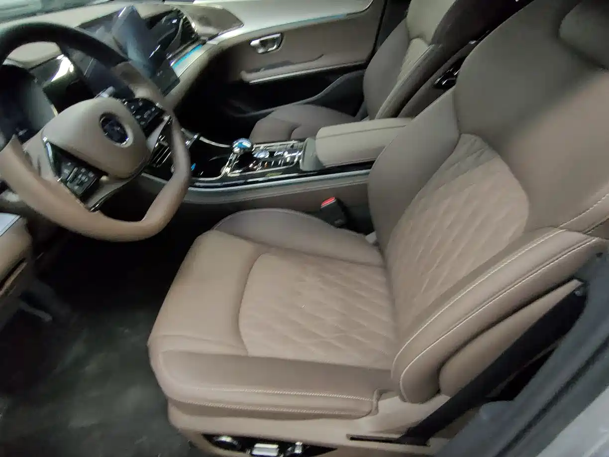 BYD Han 2025 DM-i Smart Driving Edition 125KM Honor фото 12