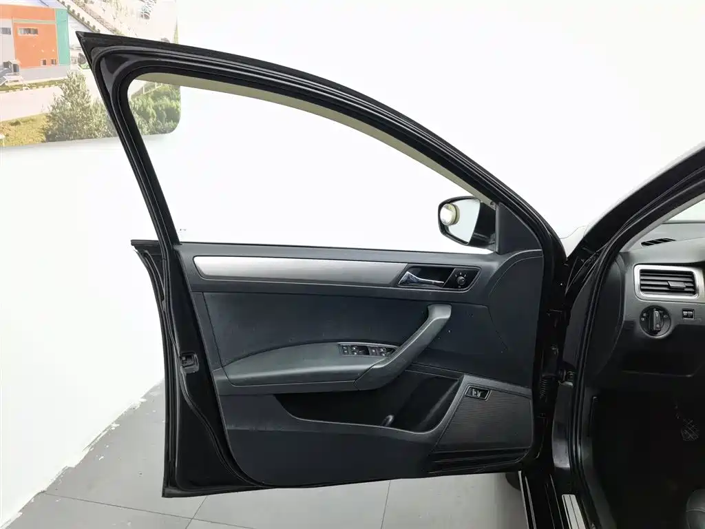 Volkswagen Santana 2015 1.6L Manual Comfort Edition фото 8