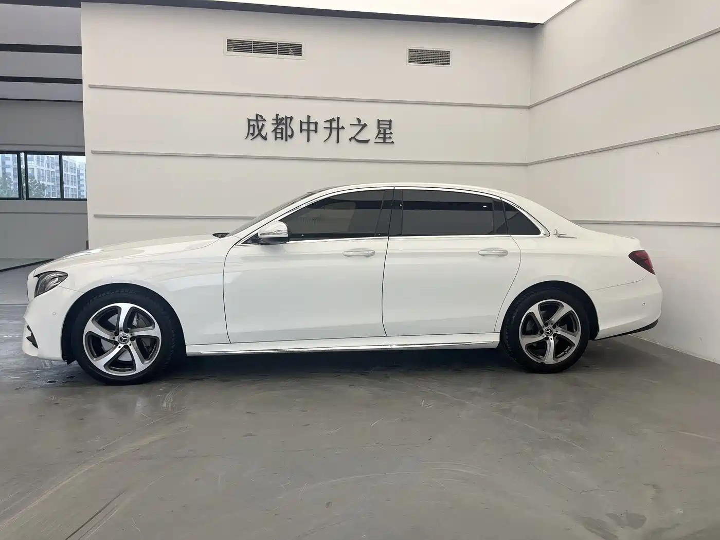 Mercedes-Benz E-Class 2016 E 300 L Sport Fashion Type фото 2