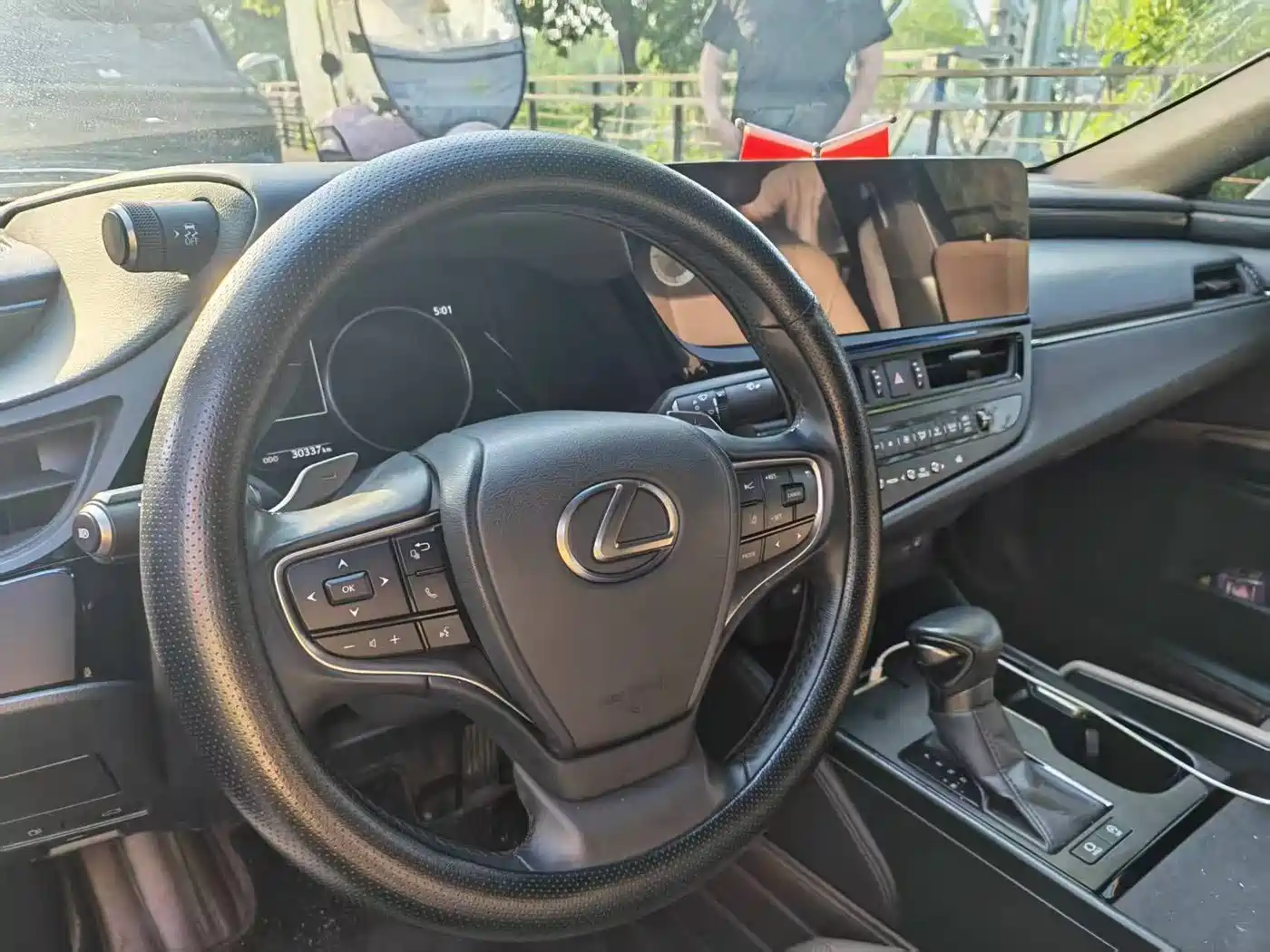 Lexus ES 2023 200 Excellence Edition фото 4