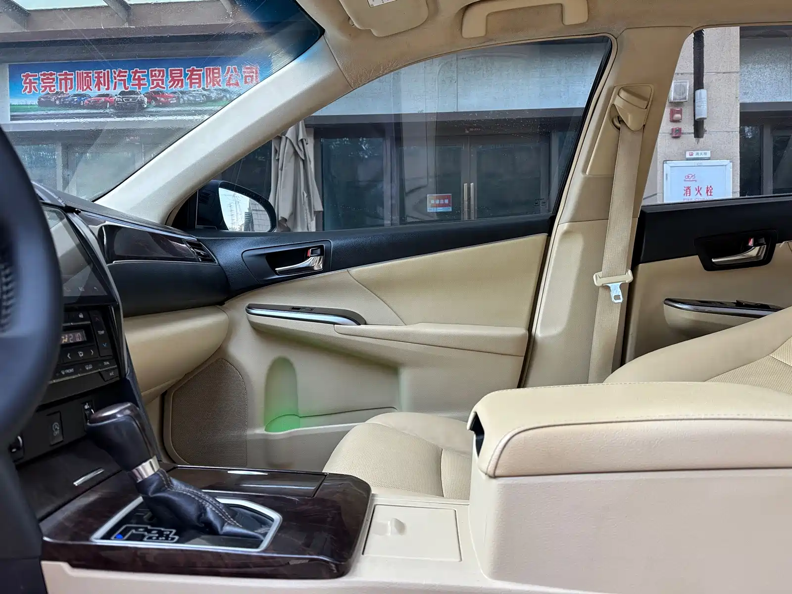 Фото 18 - Toyota Camry