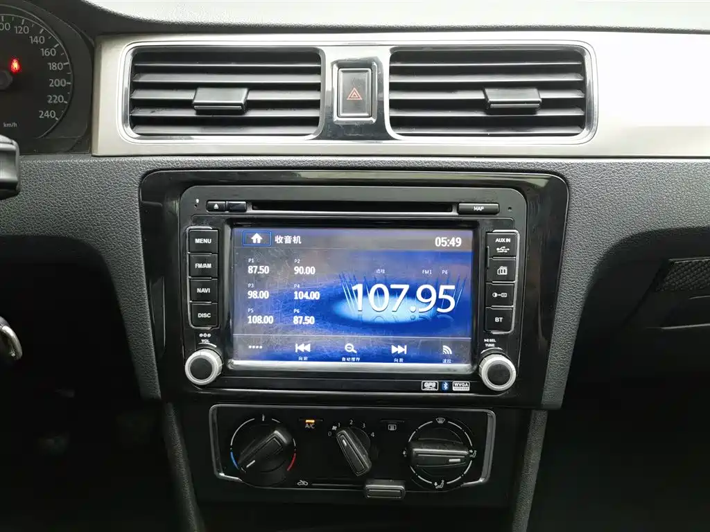 Volkswagen Santana 2015 1.6L Manual Comfort Edition фото 12
