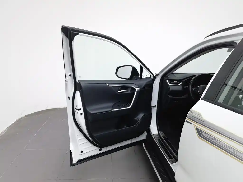 Фото 8 - Toyota RAV4