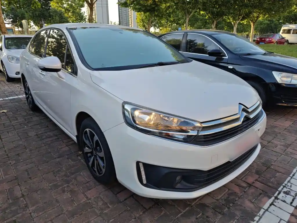 Citroën C4 C-Quatre 2017 2016 1.6L Automatic Luxury Model