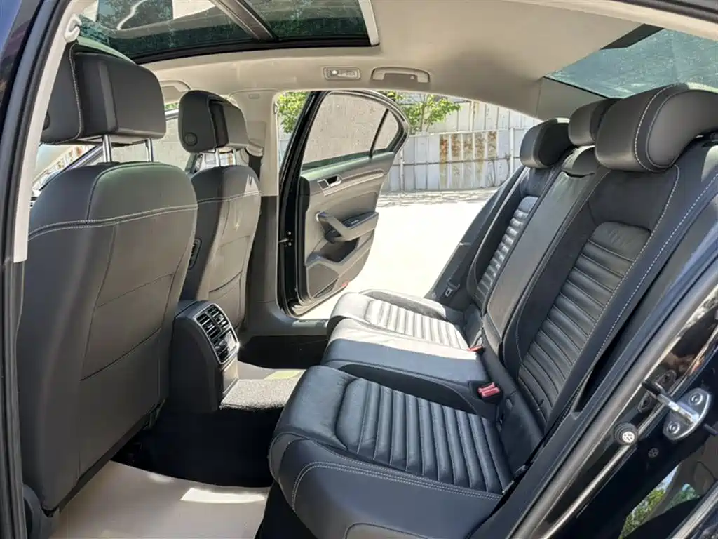 Volkswagen Magotan 2020 330TSI DSG Leading фото 12