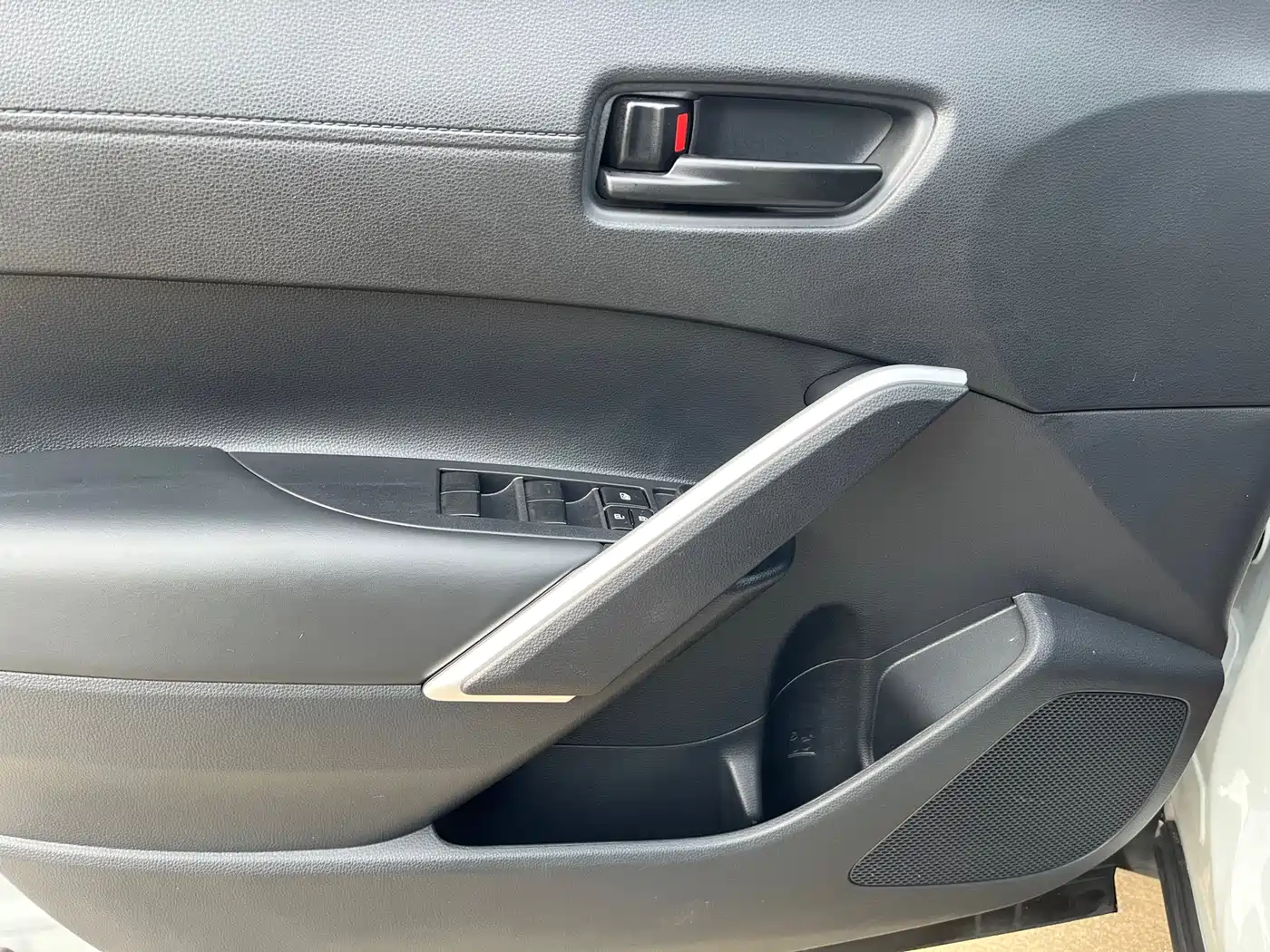 Toyota Frontlander 2024 2.0L CVT Leading Edition фото 8