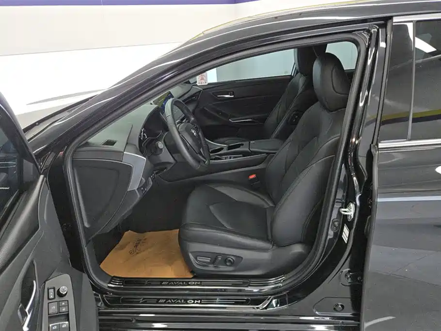 Toyota Avalon 2023 Hybrid 2.5L Luxury Edition фото 9