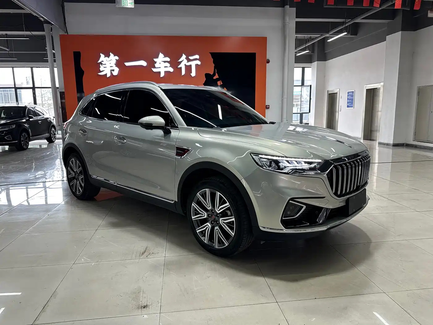 Photo 2 - Hongqi HS5