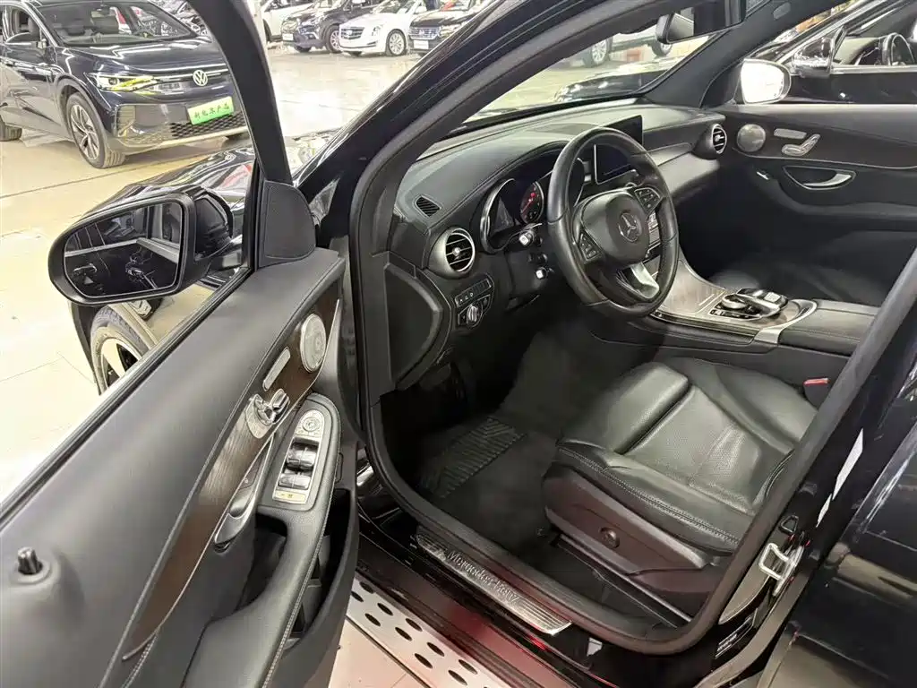 Mercedes-Benz GLC 2018 Facelift GLC 300 4MATIC Dynamic фото 17