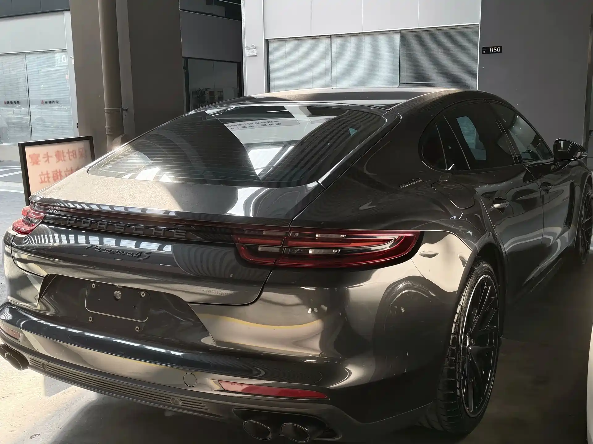 Photo 13 - Porsche Panamera