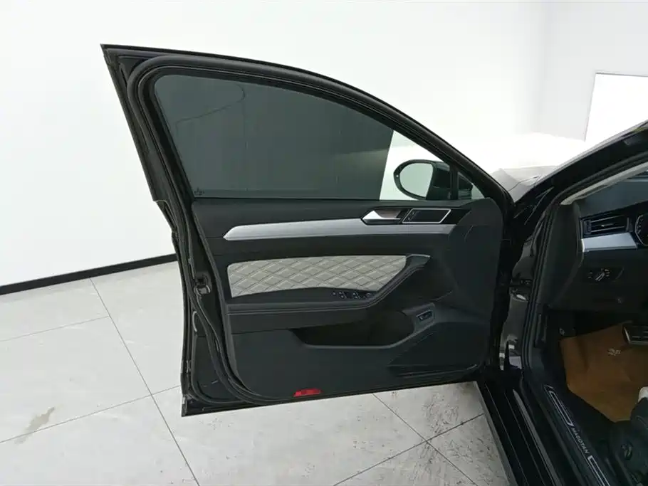 Volkswagen Magotan 2023 Model 2 Million Commemorative Edition 330TSI DSG Luxury фото 7