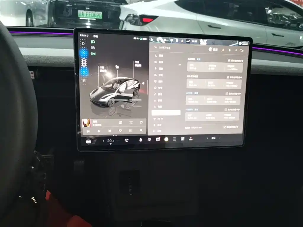 TESLA MODEL 3