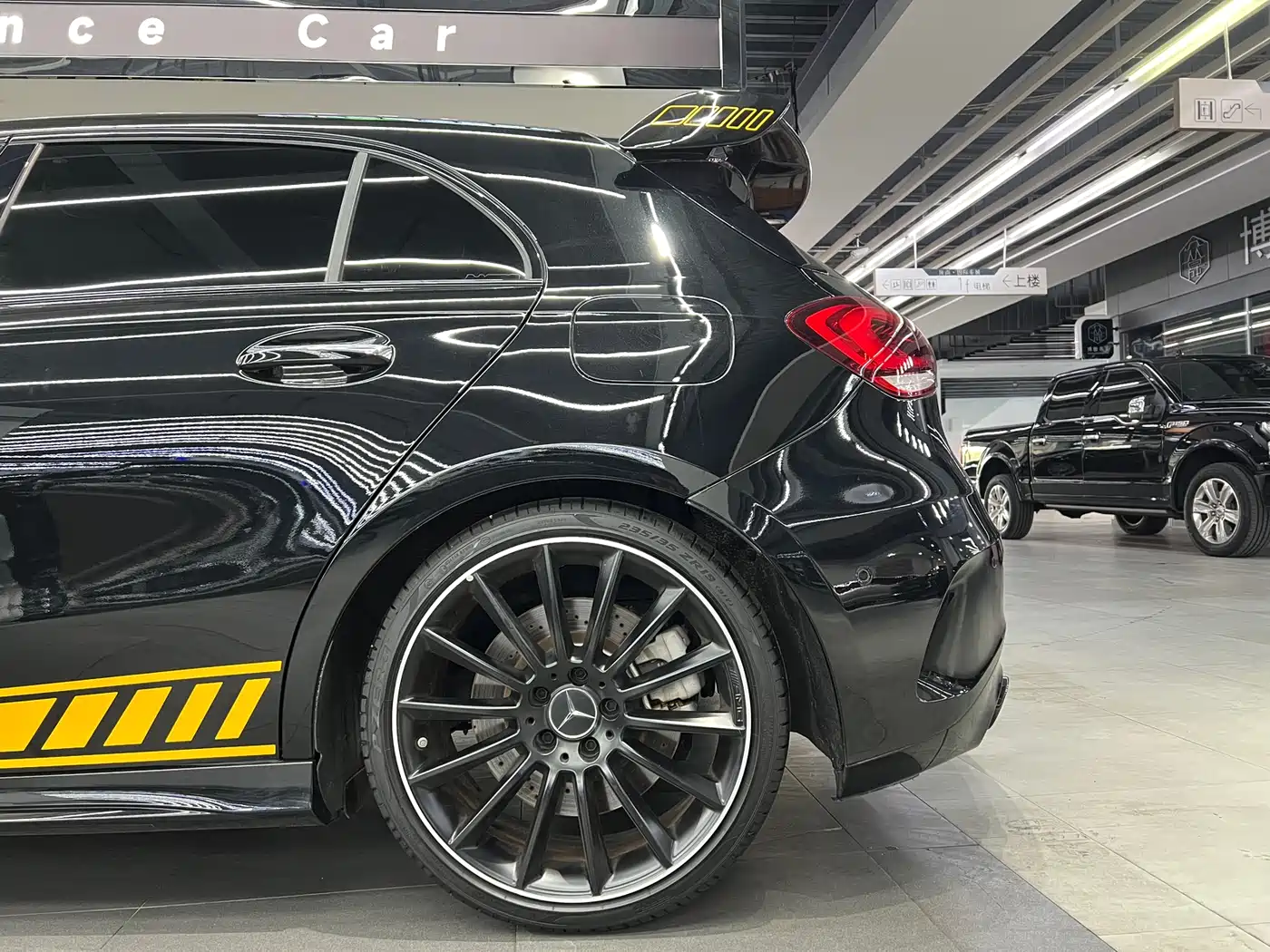 Mercedes-Benz A-Class AMG (Import) 2023 AMG A 35 4MATIC фото 17