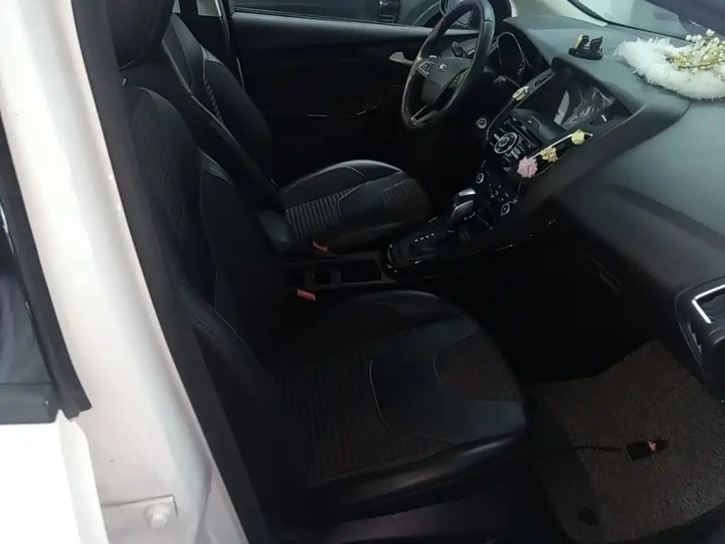 Ford Focus 2019 2018 Hatchback Classic 1.6L Automatic Trend Smart Edition