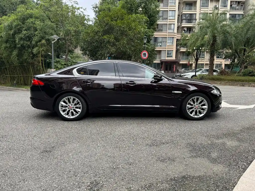 Jaguar XF 2015 2015 XF 2.0T Luxury Edition