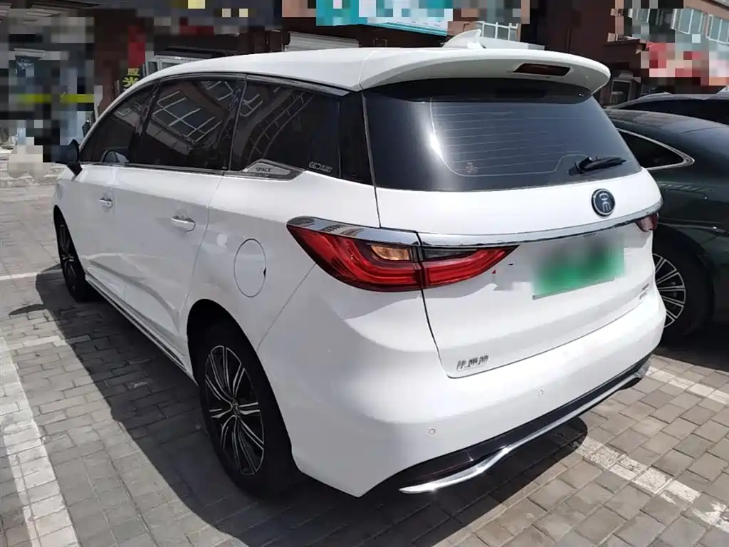 BYD Song MAX New Energy 2019 DM 1.5T Smart Connect Advance 7-seater China VI фото 5