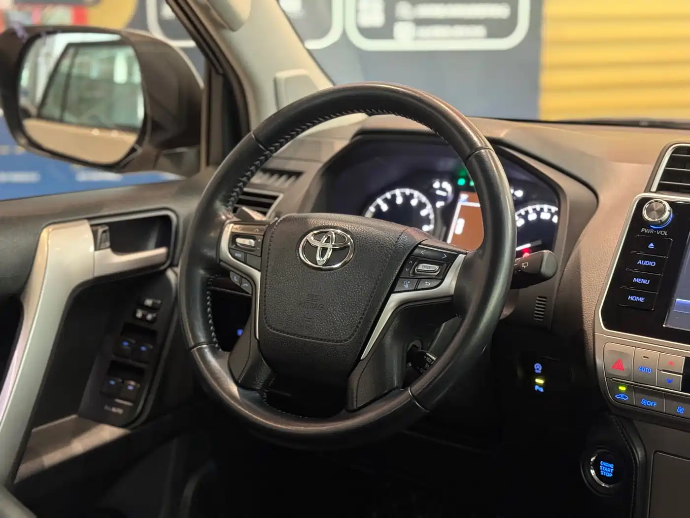Toyota Prado 2018 3.5L Automatic TX-L Rear-mounted Spare Tire фото 13