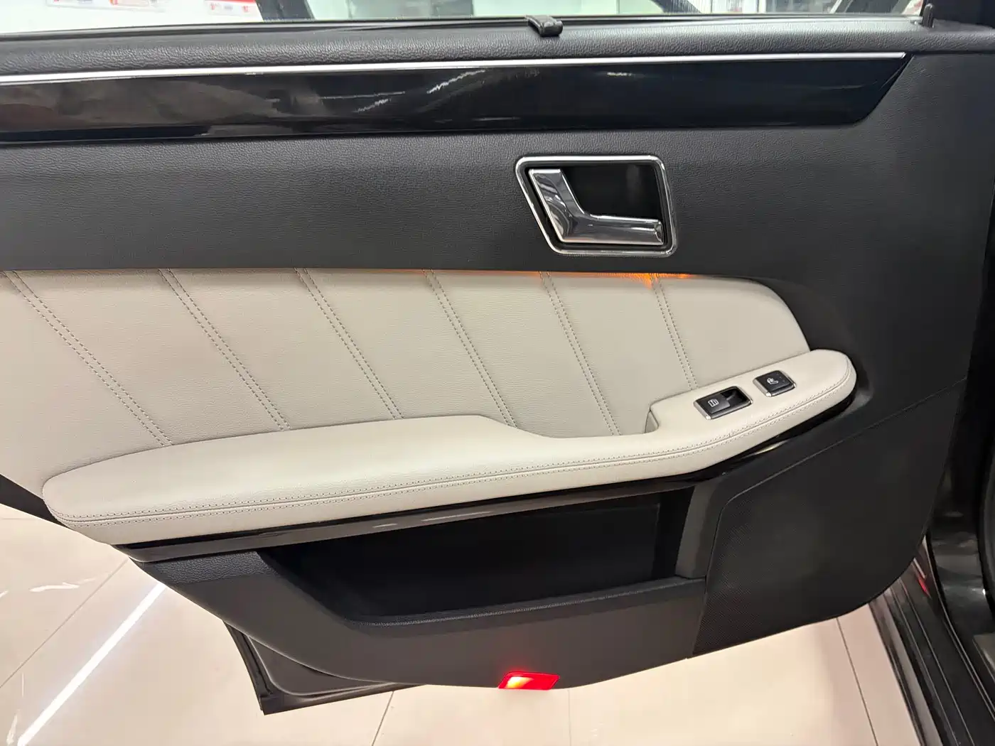 Mercedes-Benz E-Class 2012 E 300 L Fashion фото 14