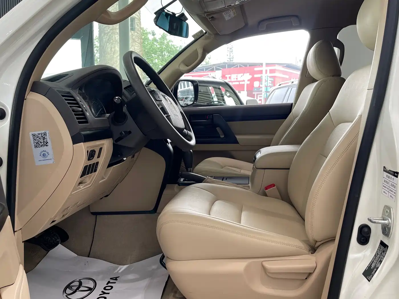 Toyota Land Cruiser (Import) 2015 4.0L V6 Middle East Limited Edition фото 8