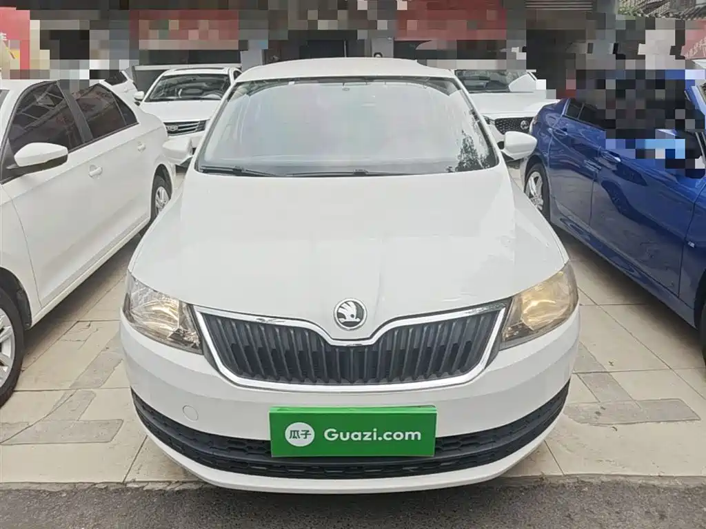 Škoda Skoda Rapid Spaceback 2016 Facelift 1.6L Automatic Forward Edition фото 3