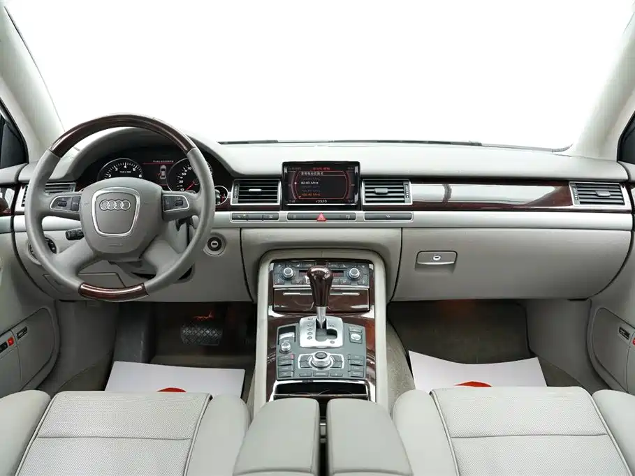 Фото 14 - Audi A8
