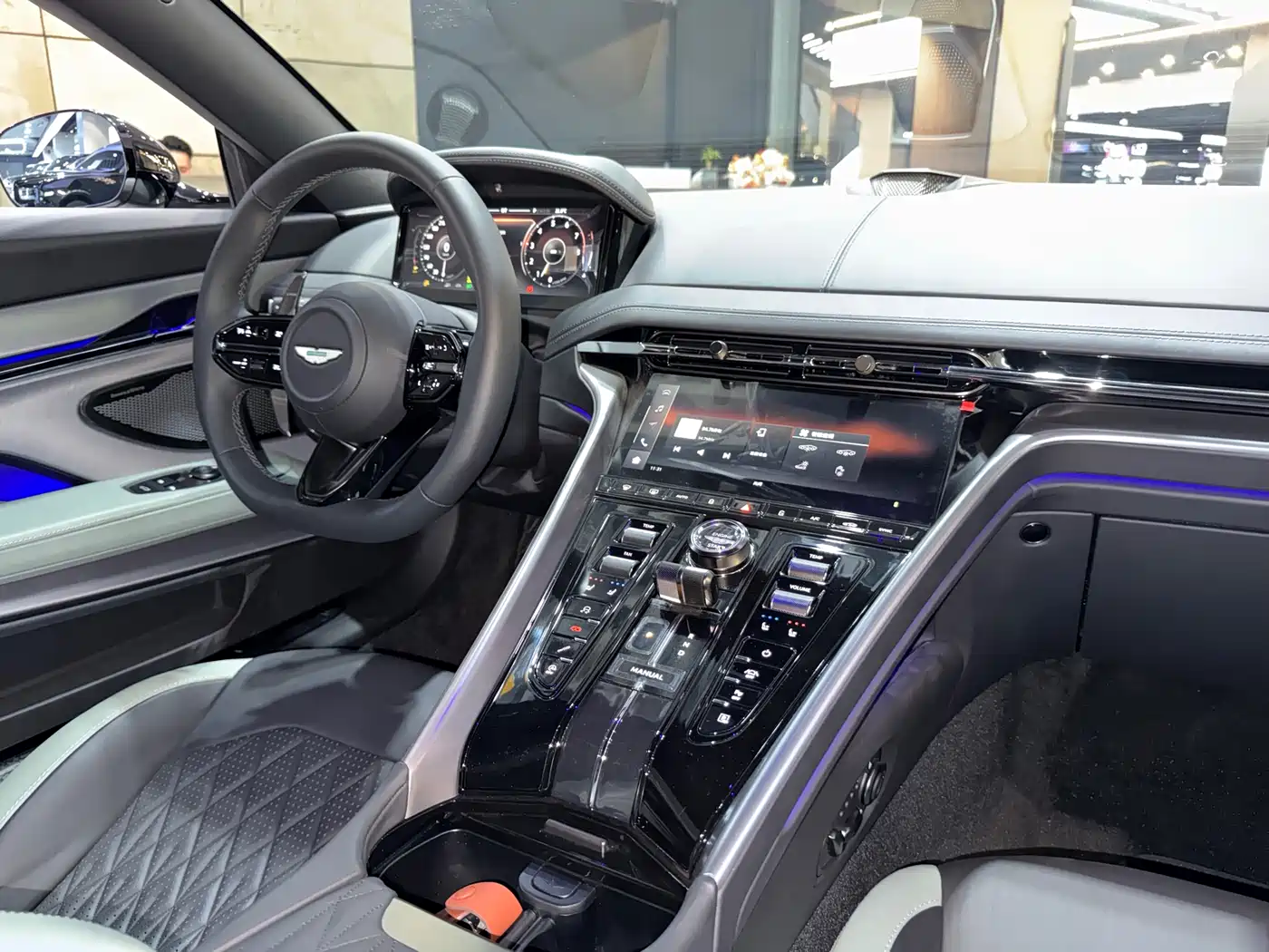 Aston Martin DB12 2025 4.0T V8 Coupe фото 14