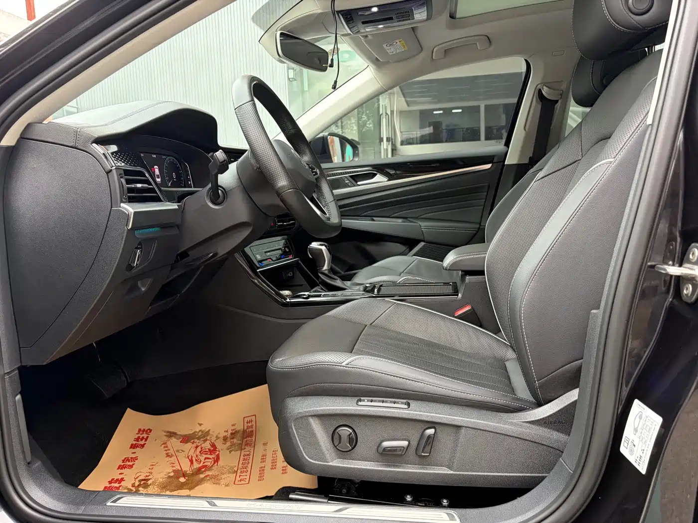Volkswagen Passat 2022 330TSI Starlight Luxury Edition фото 5